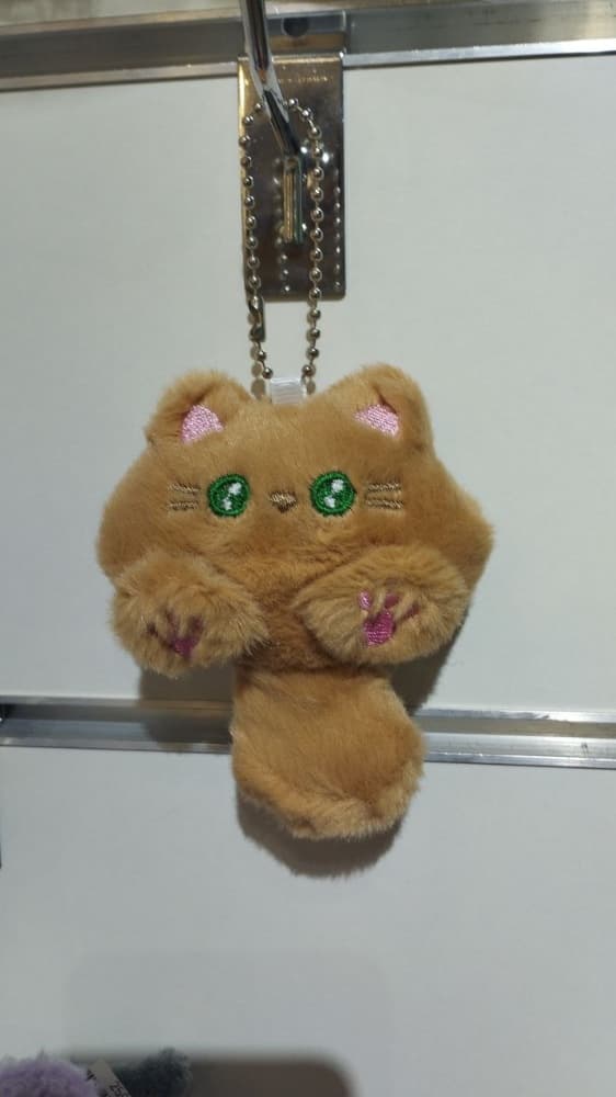 Мʼякий брелок коричневий